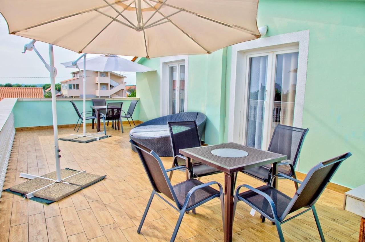 Apartmans Dina And Hana Radeki Polje 50 Apartamento Loborika Exterior foto