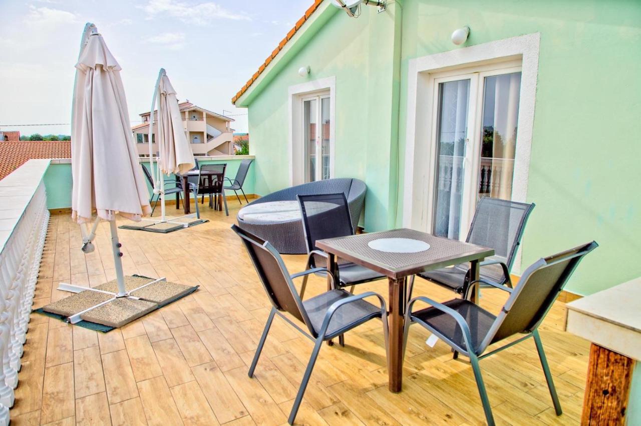 Apartmans Dina And Hana Radeki Polje 50 Apartamento Loborika Exterior foto