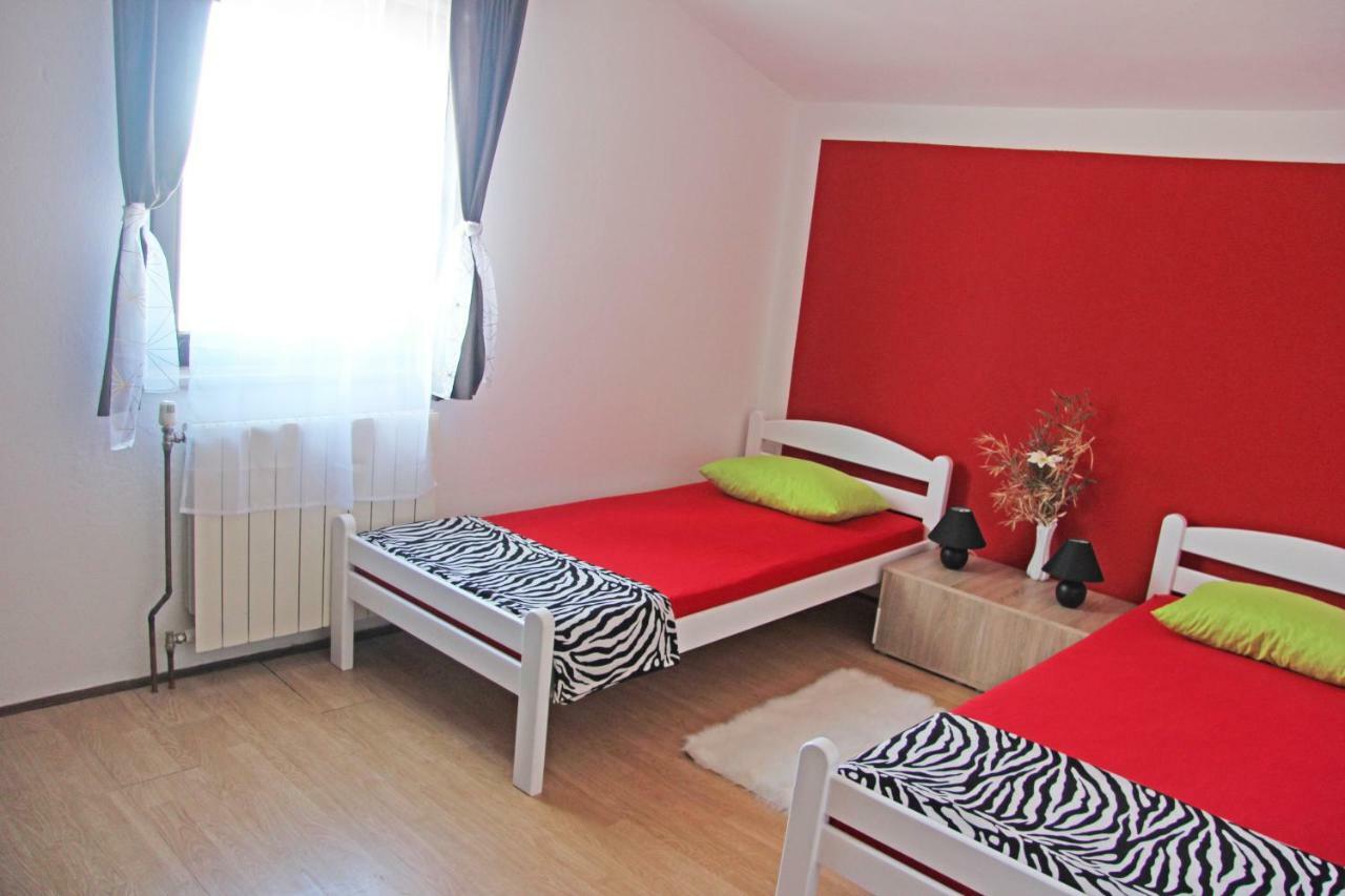 Apartmans Dina And Hana Radeki Polje 50 Apartamento Loborika Exterior foto