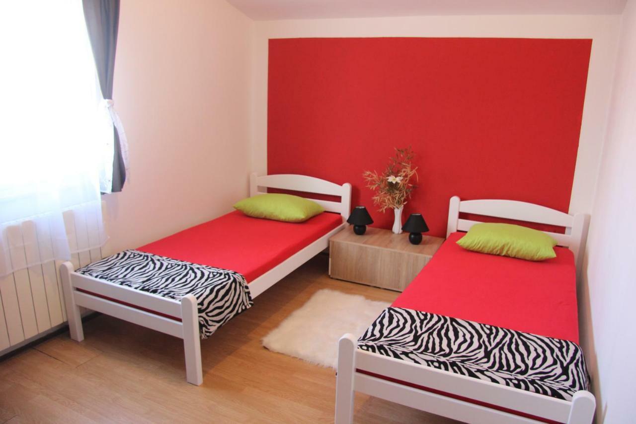 Apartmans Dina And Hana Radeki Polje 50 Apartamento Loborika Exterior foto