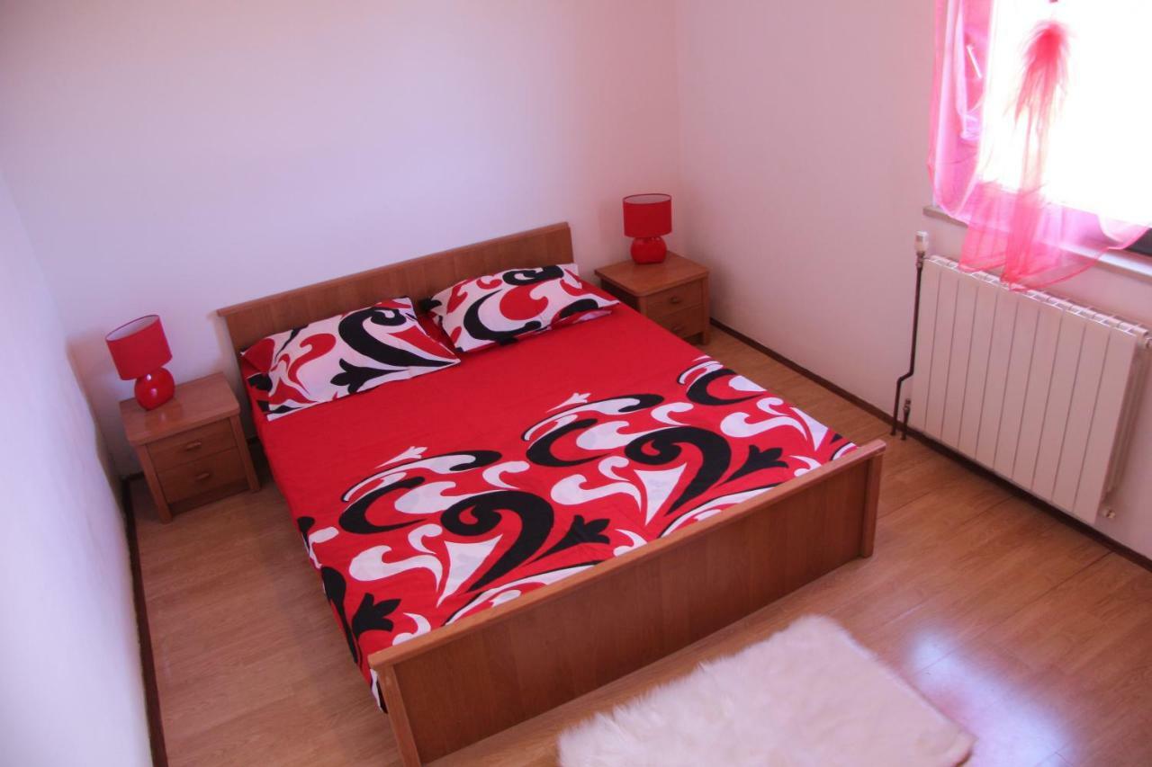 Apartmans Dina And Hana Radeki Polje 50 Apartamento Loborika Exterior foto