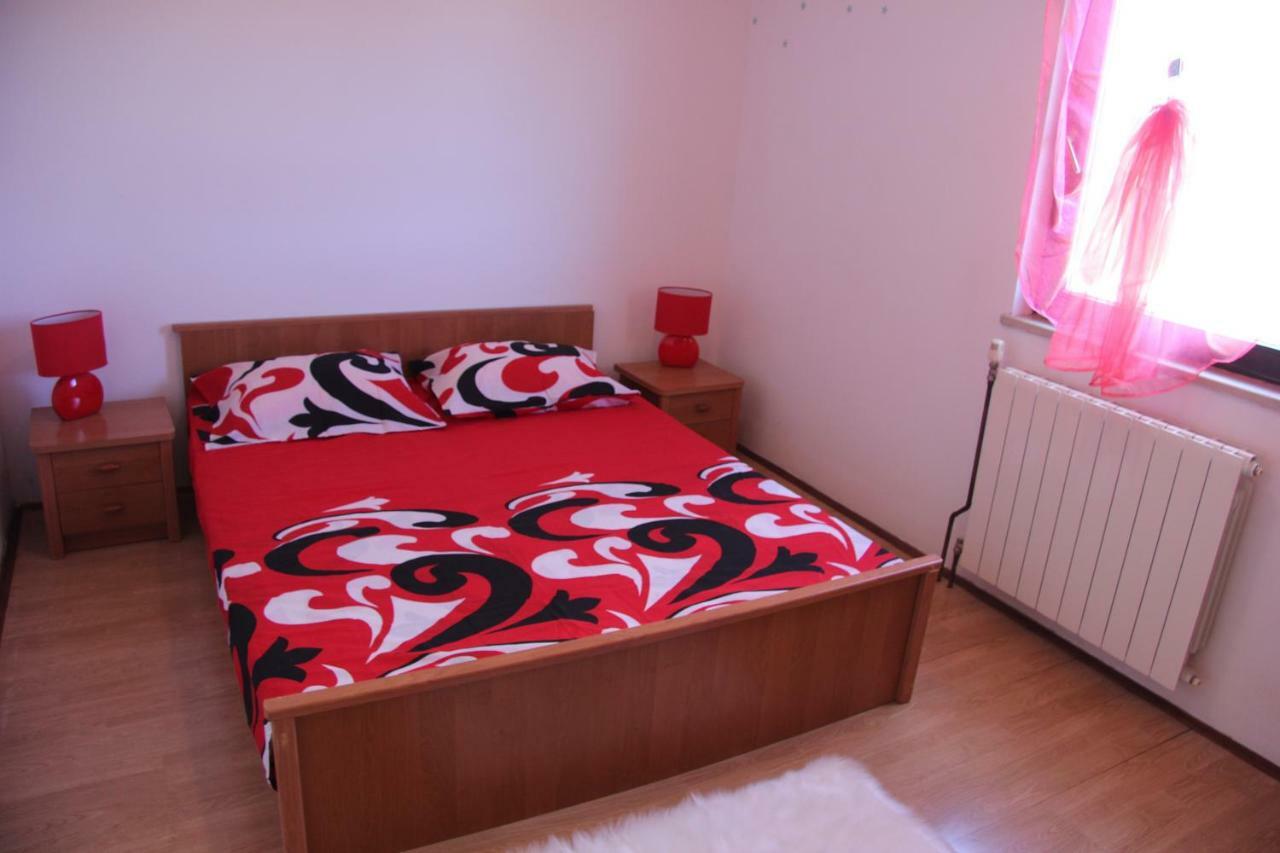 Apartmans Dina And Hana Radeki Polje 50 Apartamento Loborika Exterior foto