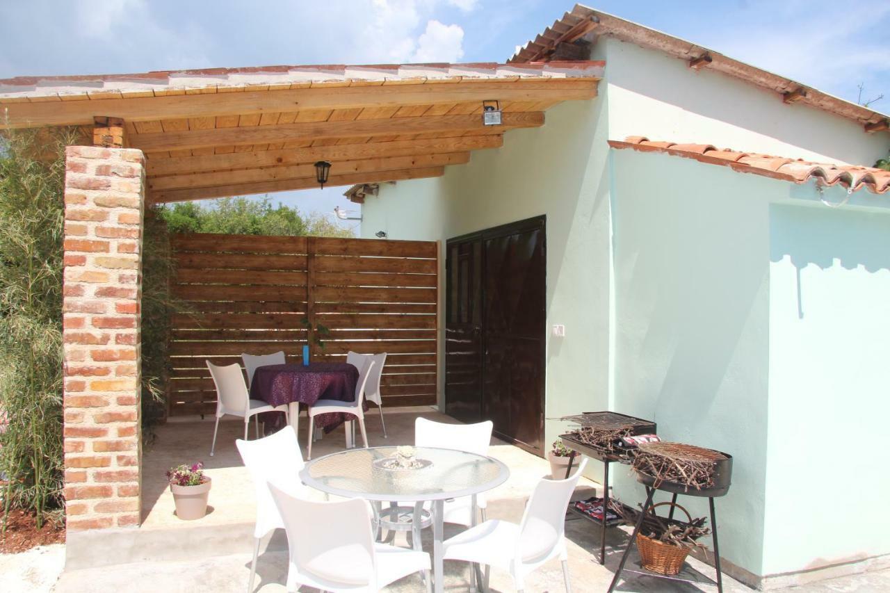 Apartmans Dina And Hana Radeki Polje 50 Apartamento Loborika Exterior foto